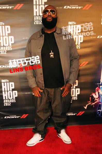 T.I., Wiz Khalifa, Rick Ross和Busta Rhymes等2012 BET Hip Hop Awards红地毯 (照片)