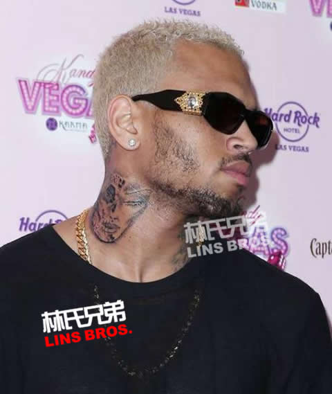 Chris Brown把Rihanna的脸图案纹身在脖子上？ (照片)