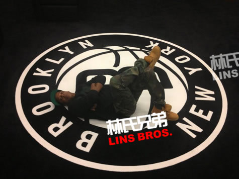 Jay Z将为他的NBA Brooklyn Nets布鲁克林网队球馆BARCLAYS中心开门营业 (视频)