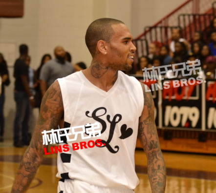Chris Brown, Nelly等在亚特兰大All Star名人篮球慈善赛 (照片)