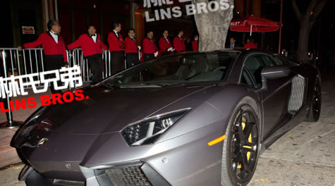 Chris Brown展示75万美元新Lamborghini蓝博基尼跑车 (照片)