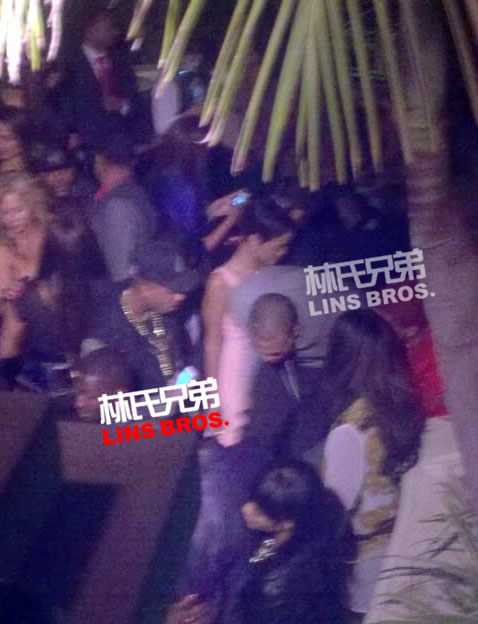Chris Brown与前女友Rihanna重聚在公众面前接吻 (照片)