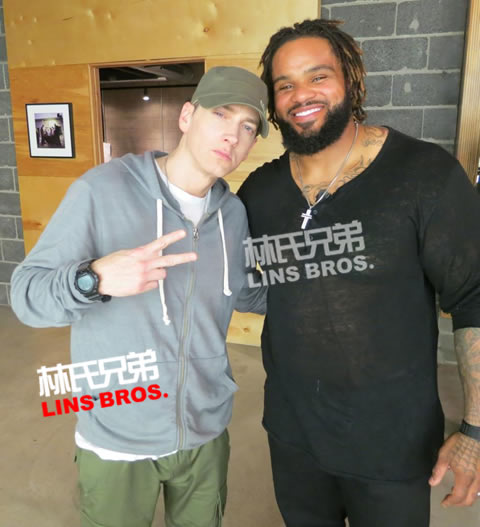 Eminem录音室外迎接来拜访的底特律老虎队明星Prince Fielder (视频+照片)