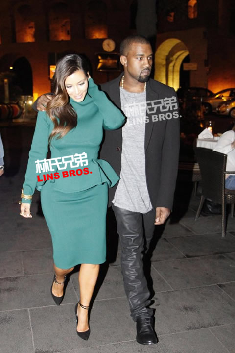 Kanye West与女友卡戴珊Kim Kardashian罗马接吻 (照片) 