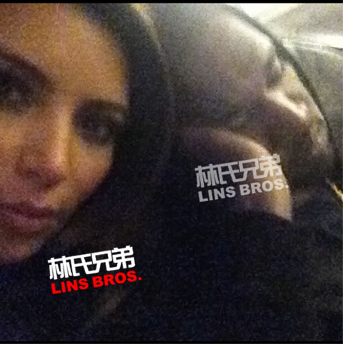Kanye West在睡觉时被Kim Kardashian偷偷Kiss (照片)