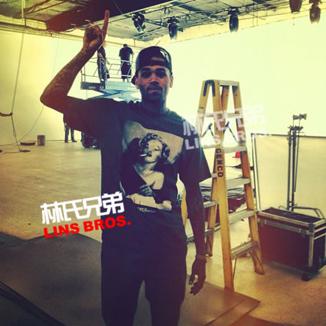 Chris Brown作为导演指导拍摄摇滚组合U.G.L.Y. MV (照片)