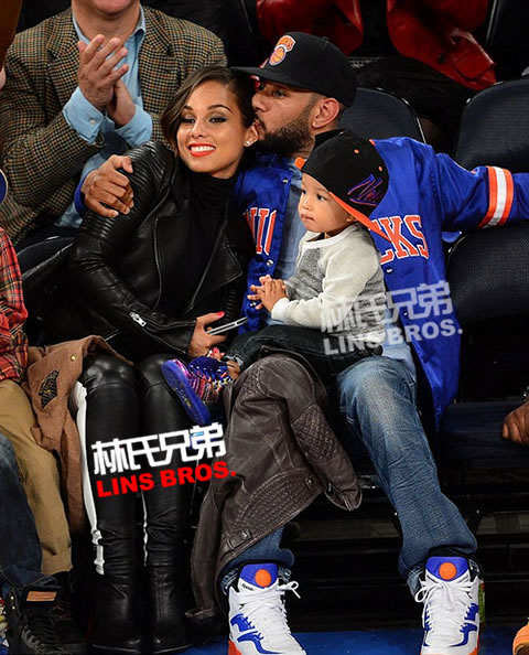 Alicia Keys, Swizz Beatz和他们儿子观看纽约尼克斯Vs.迈阿密热火NBA比赛 (照片)