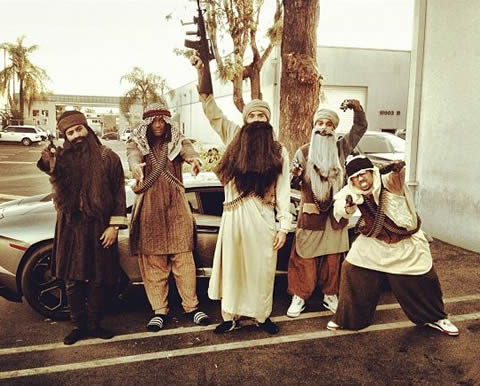 Chris Brown万圣节装扮成阿拉伯恐怖分子(照片)