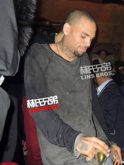 更多Chris Brown与Rihanna在德国柏林一起过感恩节Party (照片)