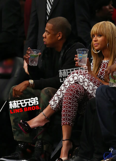 Jay Z与妻子Beyonce来到Barclays中心观看布鲁克林网队Vs.多伦多猛龙比赛 (照片)