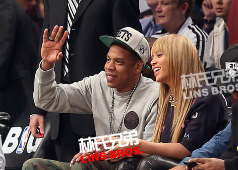 Jay Z与妻子Beyoncé观看纽约两支NBA球队尼克斯队Vs.布鲁克林网队比赛 (照片)