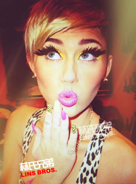 Miley Cyrus万圣节Halloween变成Nicki Minaj (照片)