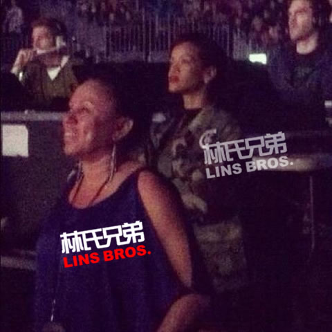 Rihanna陪前男友Chris Brown在德国斯图加特举行演唱会, 碰见Chris妈妈 (照片)