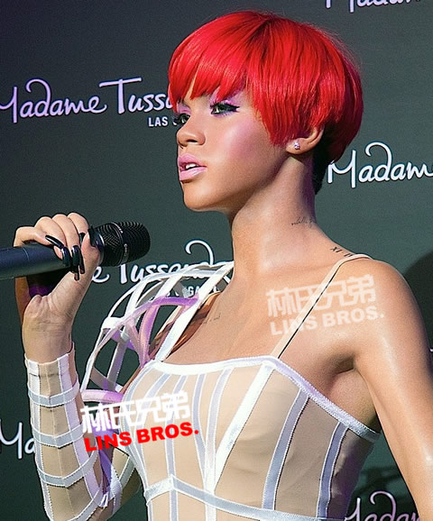 杜莎夫人蜡像馆揭开Rihanna两尊新蜡像 (照片)