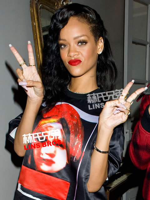 Rihanna 在法国巴黎举行 777 巡回演唱会 (照片)