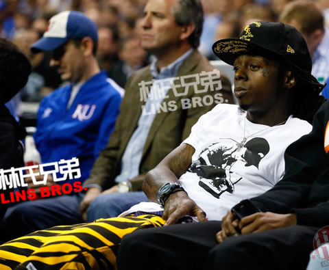 Lil Wayne观看Duke Blue Devils Vs. Kentucky Wildcats NCAA篮球比赛 (照片)