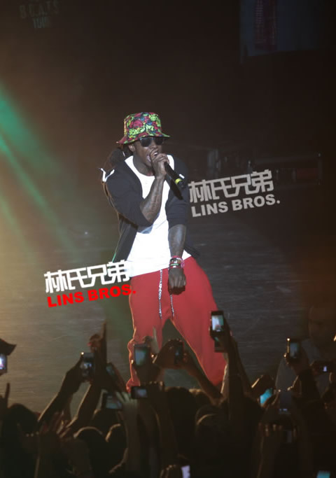 Lil Wayne迈阿密加入2 Chainz表演Bands Make Her Dance (视频+照片)