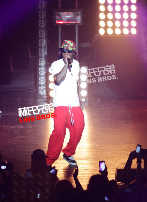 Lil Wayne迈阿密加入2 Chainz表演Bands Make Her Dance (视频+照片)