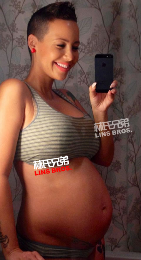 Amber Rose展示最新怀孕大肚子和她自己Baby照 (照片)