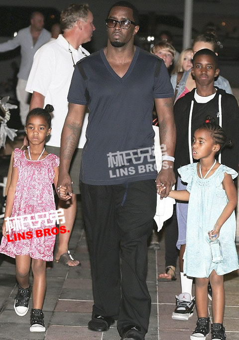 Diddy带着儿子, 双胞胎女儿在St. Barts度假 (照片)