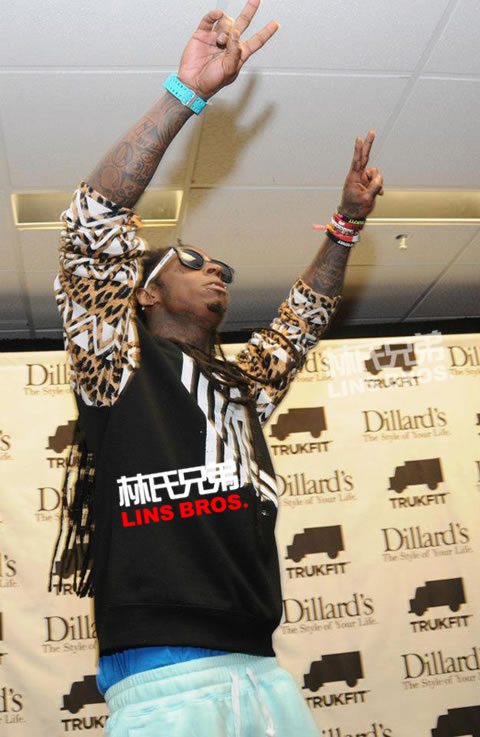 更多Lil Wayne在Dillard’s商店签售TRUKFIT产品 (照片)