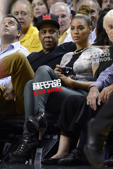 Jay Z和妻子Beyonce观看NBA迈阿密热火Vs.亚特兰大老鹰比赛 (照片)