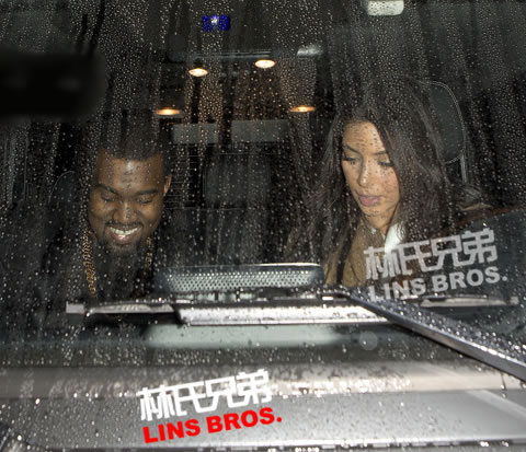 Kanye West与女友Kim Kardashian在洛杉矶准备庆祝圣诞节 (照片)