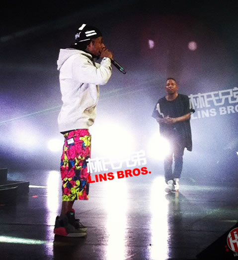 Kendrick Lamar和Lil Wayne在2012 Cali Christmas演出 (照片)