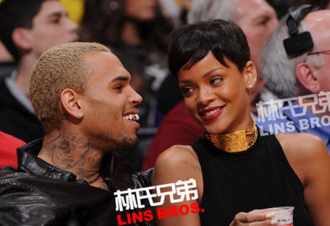 更多Rihanna和Chris Brown一起观看湖人Vs.尼克斯NBA圣诞大战 (照片)