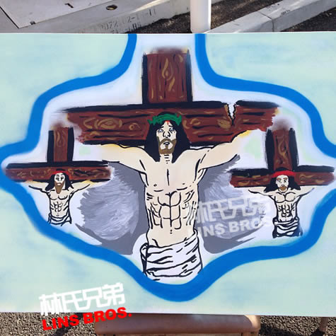 Chris Brown在与Frank Ocean录音室冲突后  画耶稣十字架表达情感 (照片)