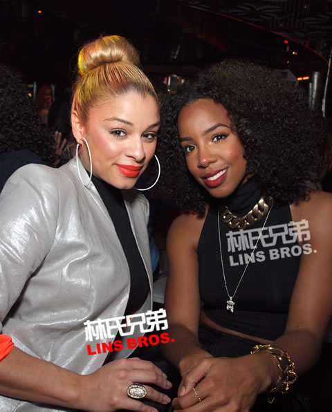 Kelly Rowland与朋友在迈阿密Arkadia夜店Party (照片)