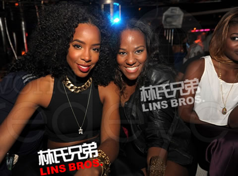 Kelly Rowland与朋友在迈阿密Arkadia夜店Party (照片)
