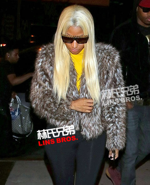 Nicki Minaj与朋友在洛杉矶共进晚餐出现在街头 (照片)