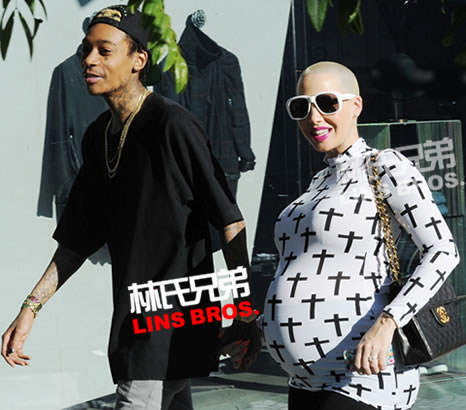 Wiz Khalifa和怀孕Amber Rose来到Bel Bambini购物 (照片) 