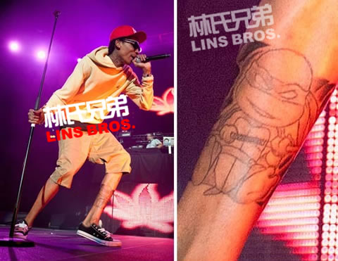 Wiz Khalifa在腿上添加忍者神龟纹身 (照片)