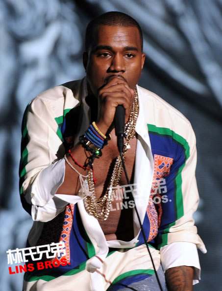 Kanye West在2013 MET Gala上表演新单曲I Am A God..过程感动卡戴珊 (视频/3张照片)