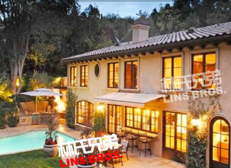 和Kanye West已有一套房，Kim Kardashian 3100万卖掉了洛杉矶豪宅 (照片)