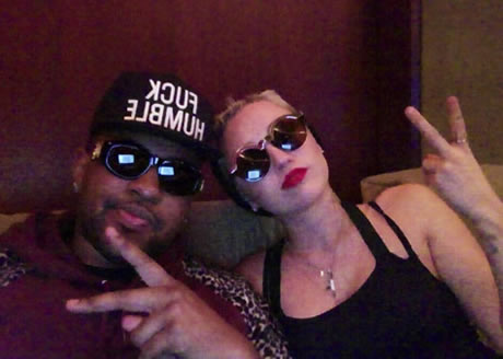 Miley Cyrus和Wiz Khalifa录音室录歌 (照片)