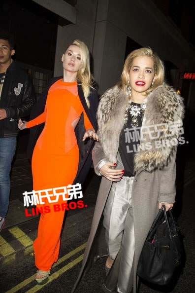 Rita Ora和T.I.艺人Iggy Azalea手牵手 前往Pre Brit Party (照片)