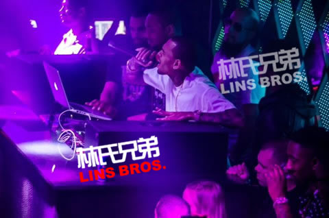 Chris Brown和Flo Rida在迈阿密夜店Party (13张照片)