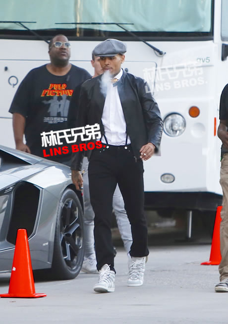 Chris Brown 拍摄新歌Fine China MV，女主角像前女友Karrueche (照片)
