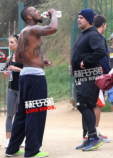 Game与卡戴珊弟弟Rob Kardashian一起外出锻炼身体 (照片)