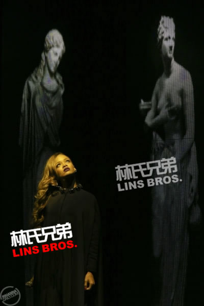 Rihanna在明尼苏达州圣保罗举行Diamonds巡回演唱会 (13张照片)