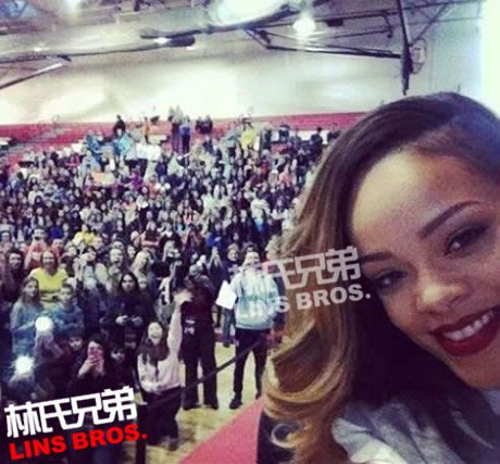 Rihanna参加芝加哥高中慈善活动..迟到4个小时.. (6张照片)