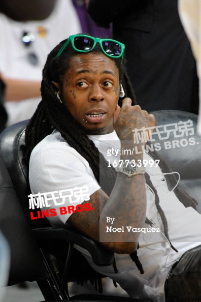 肯定失望! Lil Wayne表情告诉你他观看湖人被马刺欺负时的糟糕心情 (12张照片)