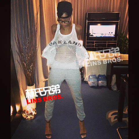 又惹争议!! Rihanna再发布几张具有争议的照片 (6张照片)