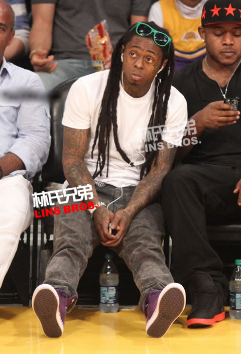 肯定失望! Lil Wayne表情告诉你他观看湖人被马刺欺负时的糟糕心情 (12张照片)