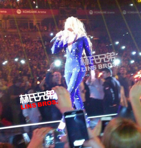 Beyonce首场百变造型炸开2013 The Mrs. Carter Show World巡回演唱会 (14张照片)