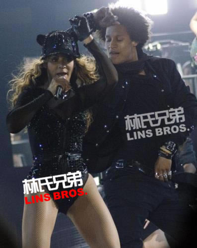 女王标准! Beyonce首场The Mrs. Carter Show演唱会服装..钻石打造三围 (10张照片)