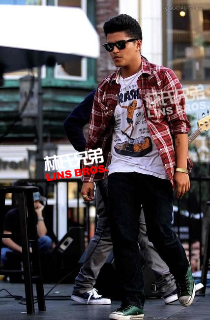 Bruno Mars 登上 Rolling Stone 杂志封面 (图片)